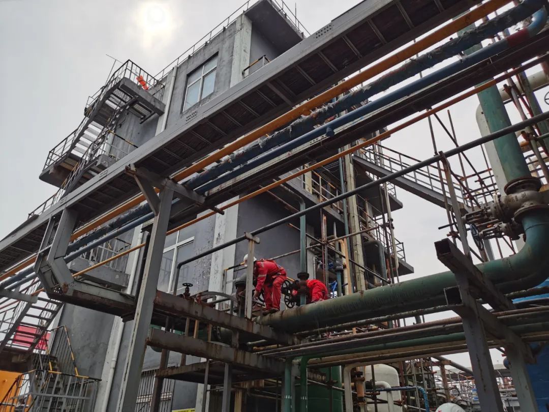 齊心協(xié)力戰(zhàn)大修(圖1) 齊心協(xié)力戰(zhàn)大修(圖1)