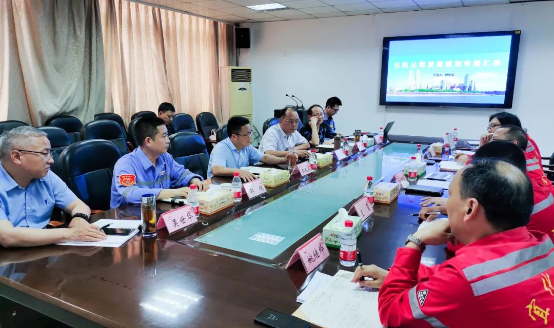 王大真一行到股份公司、化機(jī)公司現(xiàn)場(chǎng)辦公(圖3) 圖片