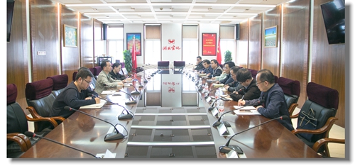 宜化集團(tuán)召開總部機(jī)關(guān)首批赴生產(chǎn)一線交流鍛煉年輕干部座談會(圖1) 宜化集團(tuán)召開總部機(jī)關(guān)首批赴生產(chǎn)一線交流鍛煉年輕干部座談會(圖1)