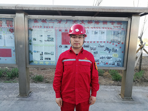 最美安全環(huán)保衛(wèi)士王忠誠:筑牢安全生產(chǎn)防線 夯實企業(yè)發(fā)展根基(圖1) 最美安全環(huán)保衛(wèi)士王忠誠:筑牢安全生產(chǎn)防線 夯實企業(yè)發(fā)展根基(圖1)