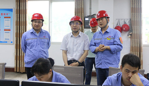 宜昌市經信局局長丁慶榮一行到宜化集團調研(圖1) 宜昌市經信局局長丁慶榮一行到宜化集團調研(圖1)