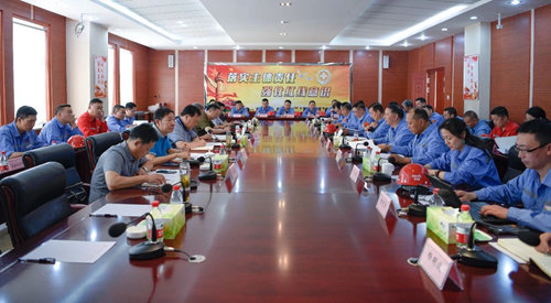 宜昌市委副書記袁衛(wèi)東一行到新疆宜化現(xiàn)場辦公(圖3)