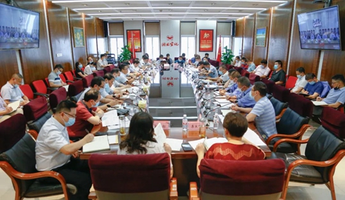 集團上半年生產經營總結大會拉開序幕(圖1) 集團上半年生產經營總結大會拉開序幕(圖1)