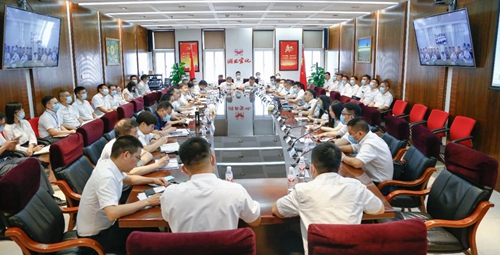 集團(tuán)營(yíng)銷(xiāo)系統(tǒng)召開(kāi)2020年半年工作總結(jié)大會(huì)(圖1) 集團(tuán)營(yíng)銷(xiāo)系統(tǒng)召開(kāi)2020年半年工作總結(jié)大會(huì)(圖1)