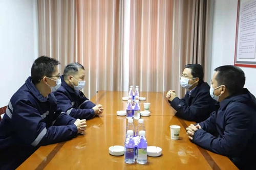 宜都市委副書記、市長李澤剛到楚星公司慰問市拔尖人才(圖2)