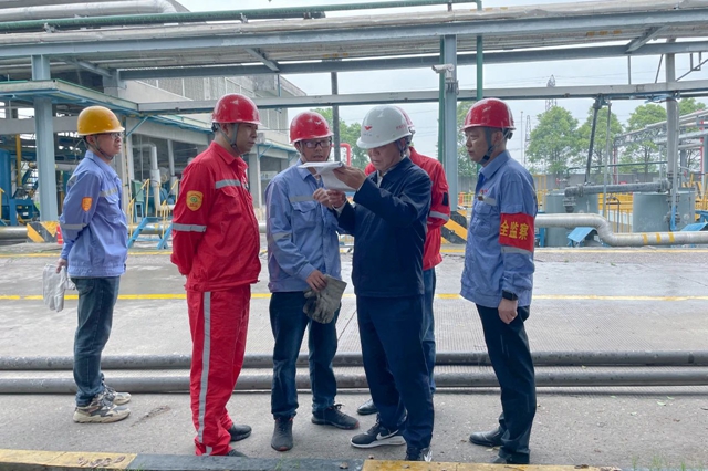 王大真到松滋肥業、楚星公司和股份公司現場檢查安全生產工作(圖1)