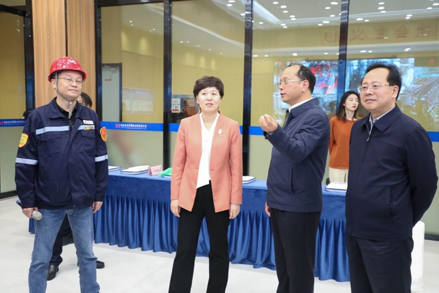 烏海市委副書記、市長崔景英一行到宜化集團調研(圖1)