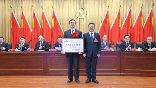 宜化集團(tuán)2023年度總結(jié)表彰、改革創(chuàng)新暨七屆三次職工代表大會(huì)開(kāi)幕(圖3)