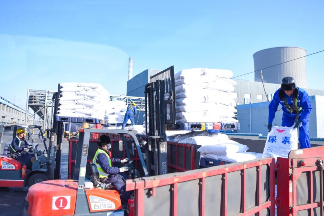 新疆宜化:開(kāi)足馬力忙生產(chǎn),全力搶抓“開(kāi)門(mén)紅”(圖3) 新疆宜化:開(kāi)足馬力忙生產(chǎn),全力搶抓“開(kāi)門(mén)紅”(圖3)