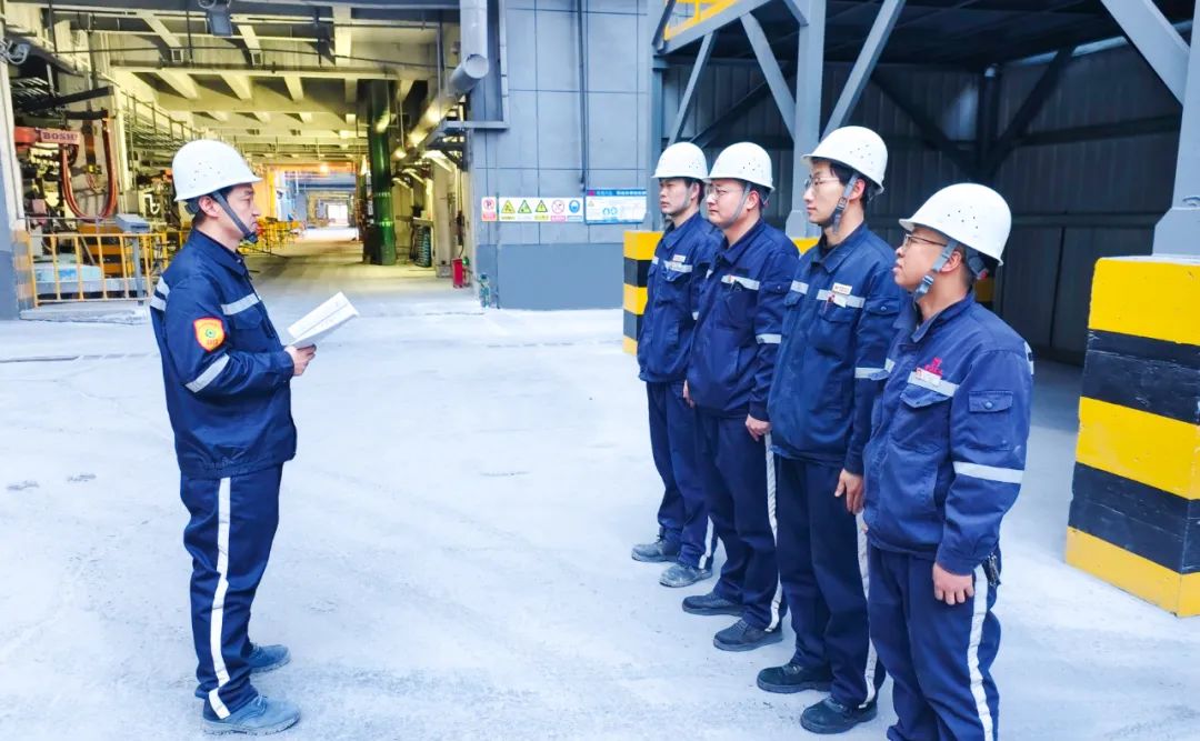 新疆宜化電石車間二一班:強(qiáng)化班組建設(shè),筑牢基層基石(圖4) 新疆宜化電石車間二一班:強(qiáng)化班組建設(shè),筑牢基層基石(圖4)