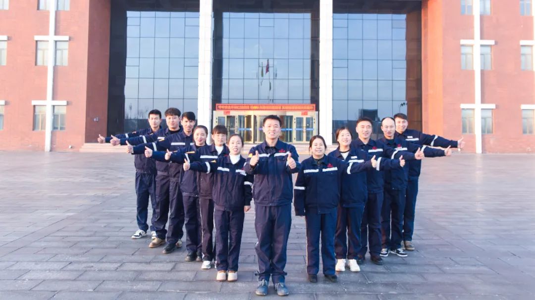 新疆宜化電石車間二一班:強(qiáng)化班組建設(shè),筑牢基層基石(圖5) 新疆宜化電石車間二一班:強(qiáng)化班組建設(shè),筑牢基層基石(圖5)