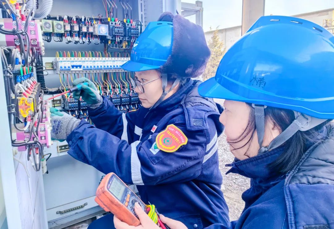 【宜化榜樣】內(nèi)蒙宜化牧斯:心懷熱愛,在電儀崗位綻放光彩(圖4) 【宜化榜樣】內(nèi)蒙宜化牧斯:心懷熱愛,在電儀崗位綻放光彩(圖4)