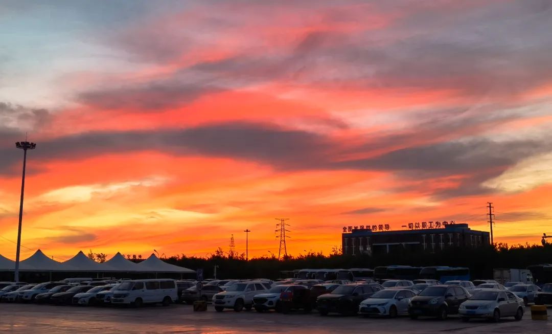 夜幕下的新疆宜化，有著別樣風情(圖2)