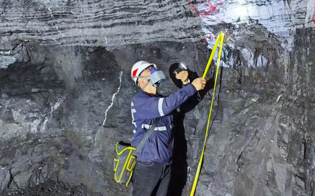 宜化礦業(yè):推行定責管理,筑牢安全防線(圖4) 宜化礦業(yè):推行定責管理,筑牢安全防線(圖4)