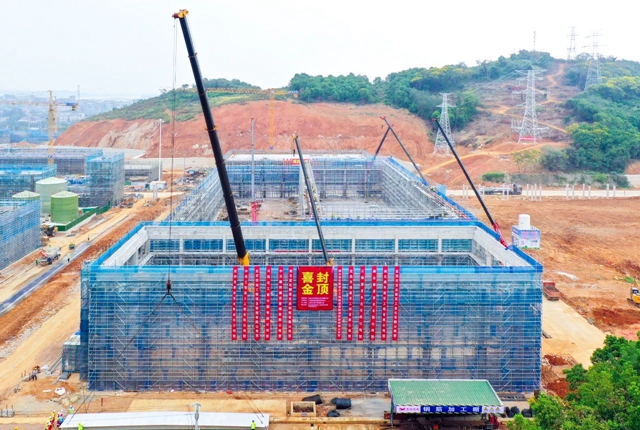 楚星生態項目尿素庫順利封頂(圖1) 楚星生態項目尿素庫順利封頂(圖1)