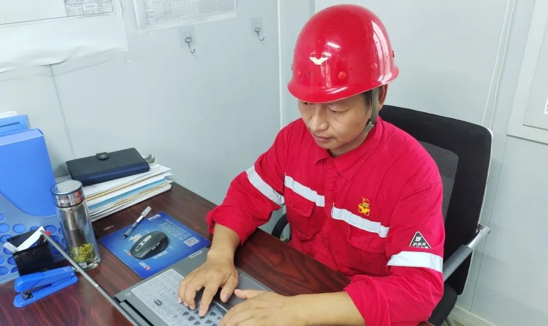 【先進(jìn)榜樣】清廉標(biāo)兵萬剛:以身作則顧大局 精打細(xì)算創(chuàng)效益(圖4) 【先進(jìn)榜樣】清廉標(biāo)兵萬剛:以身作則顧大局 精打細(xì)算創(chuàng)效益(圖4)