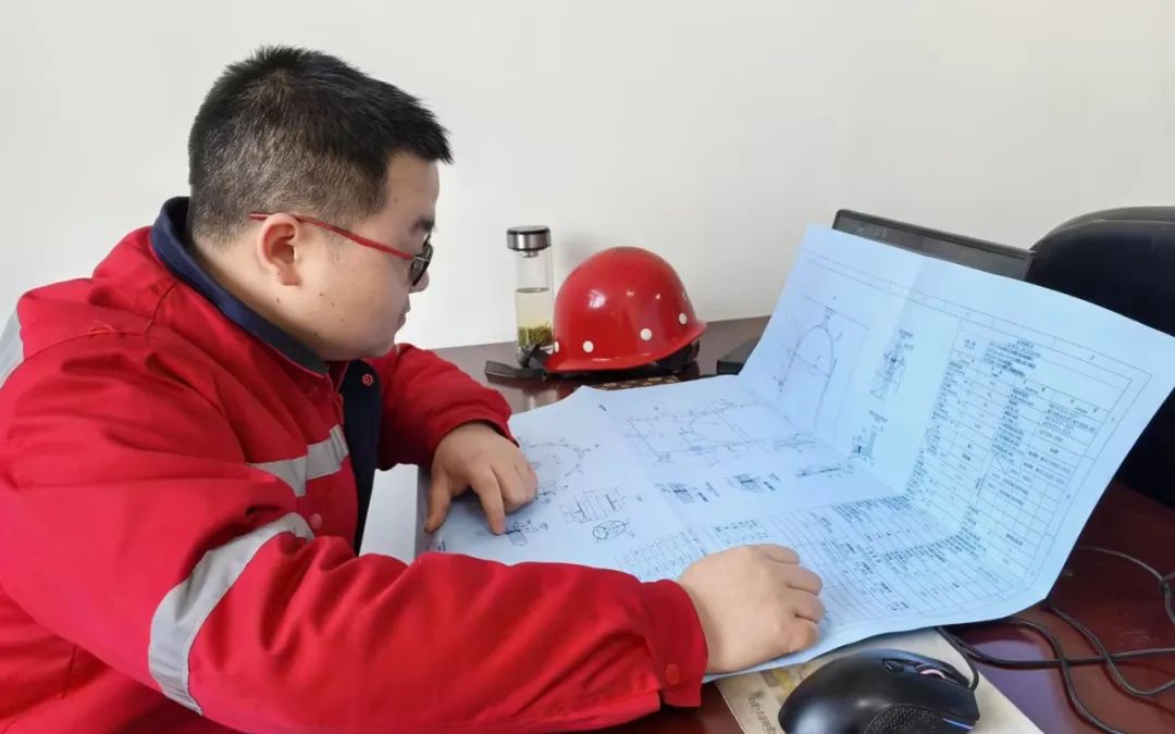 【管理標(biāo)兵】化機(jī)公司黃亞華：扎根一線勤鉆研，履職盡責(zé)勇?lián)?dāng)(圖2)