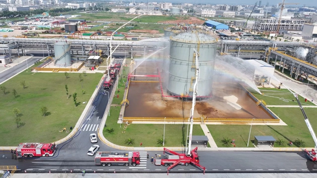 新宜化工開展?；钒踩a事故應急演練(圖1)