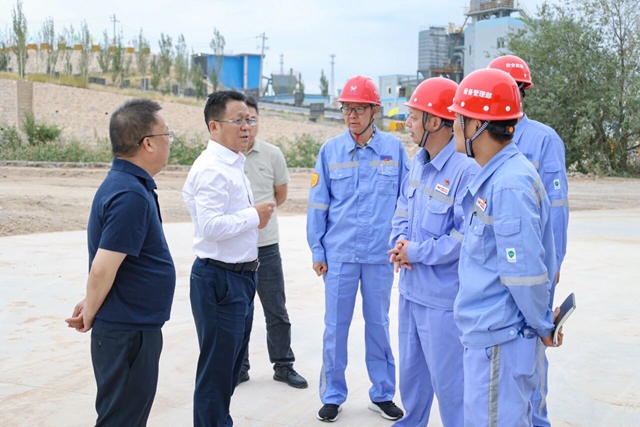 王大真到內(nèi)蒙古區(qū)域分子公司現(xiàn)場(chǎng)辦公(圖1) 王大真到內(nèi)蒙古區(qū)域分子公司現(xiàn)場(chǎng)辦公(圖1)