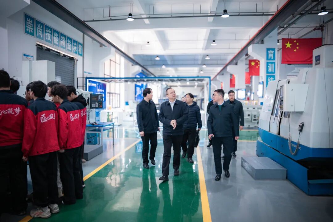 宜化化機黨委書記、董事長、總經理楊中澤獲聘三峽職院“湖北產業教授”(圖5)