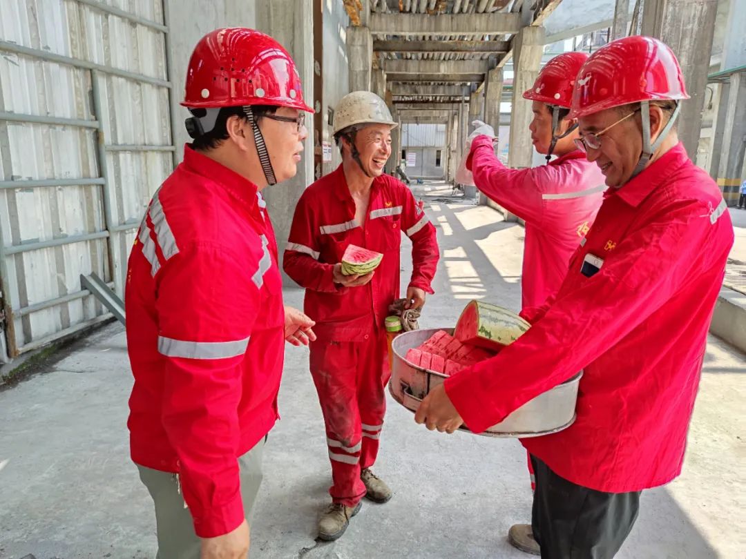 化機公司開展送清涼活動(圖2) 圖片