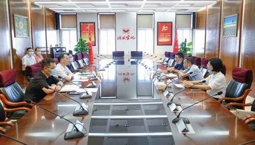 宜昌市總工會黨組書記、常務副主席皮祖武一行到宜化集團調研