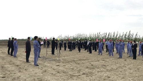 新疆馳源環(huán)?？萍加邢薰?0萬噸/年車用尿素項(xiàng)目(一期)順利開工